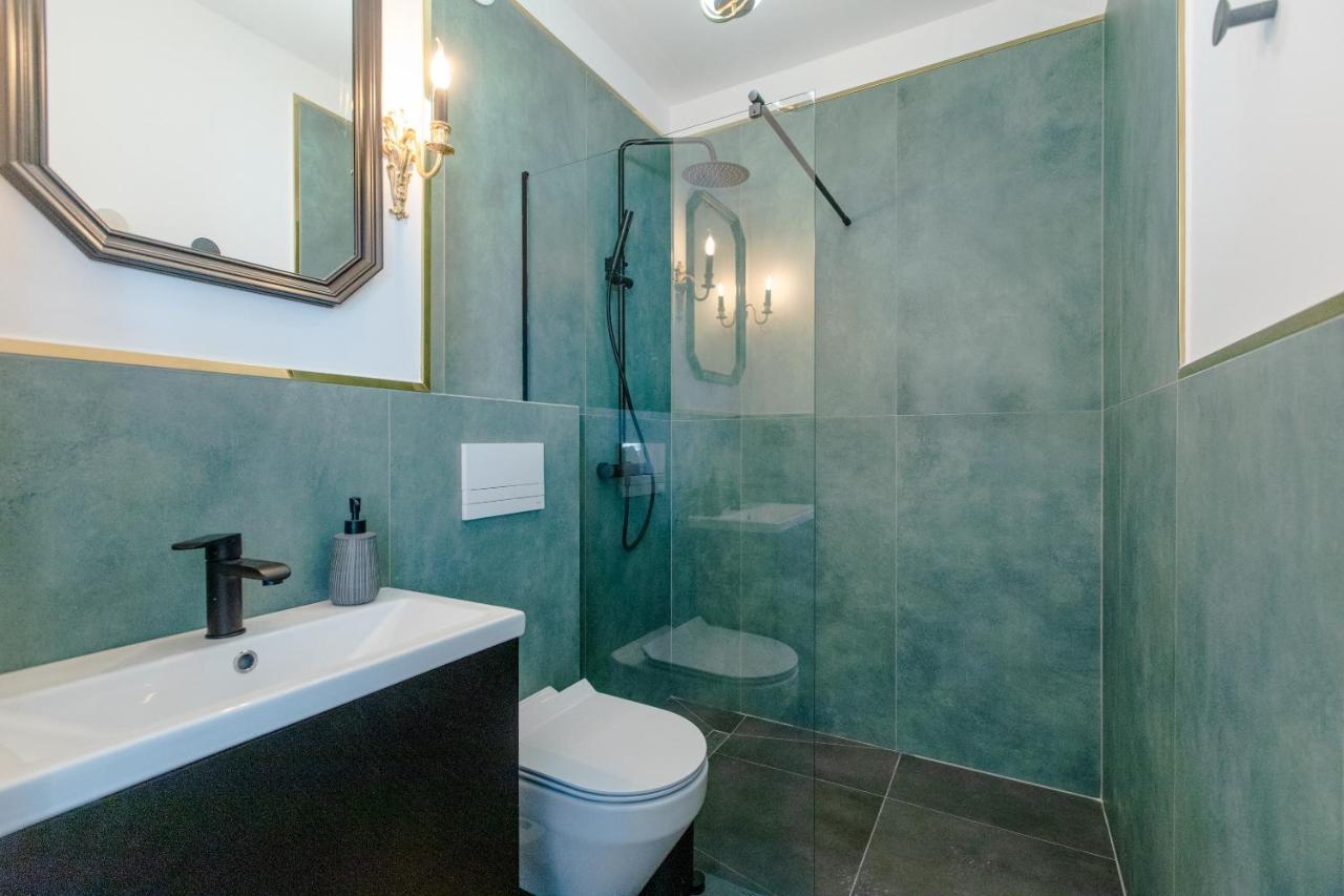 Bursztynowa 36 *
