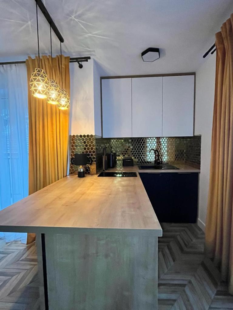 Bursztynowa 36 *